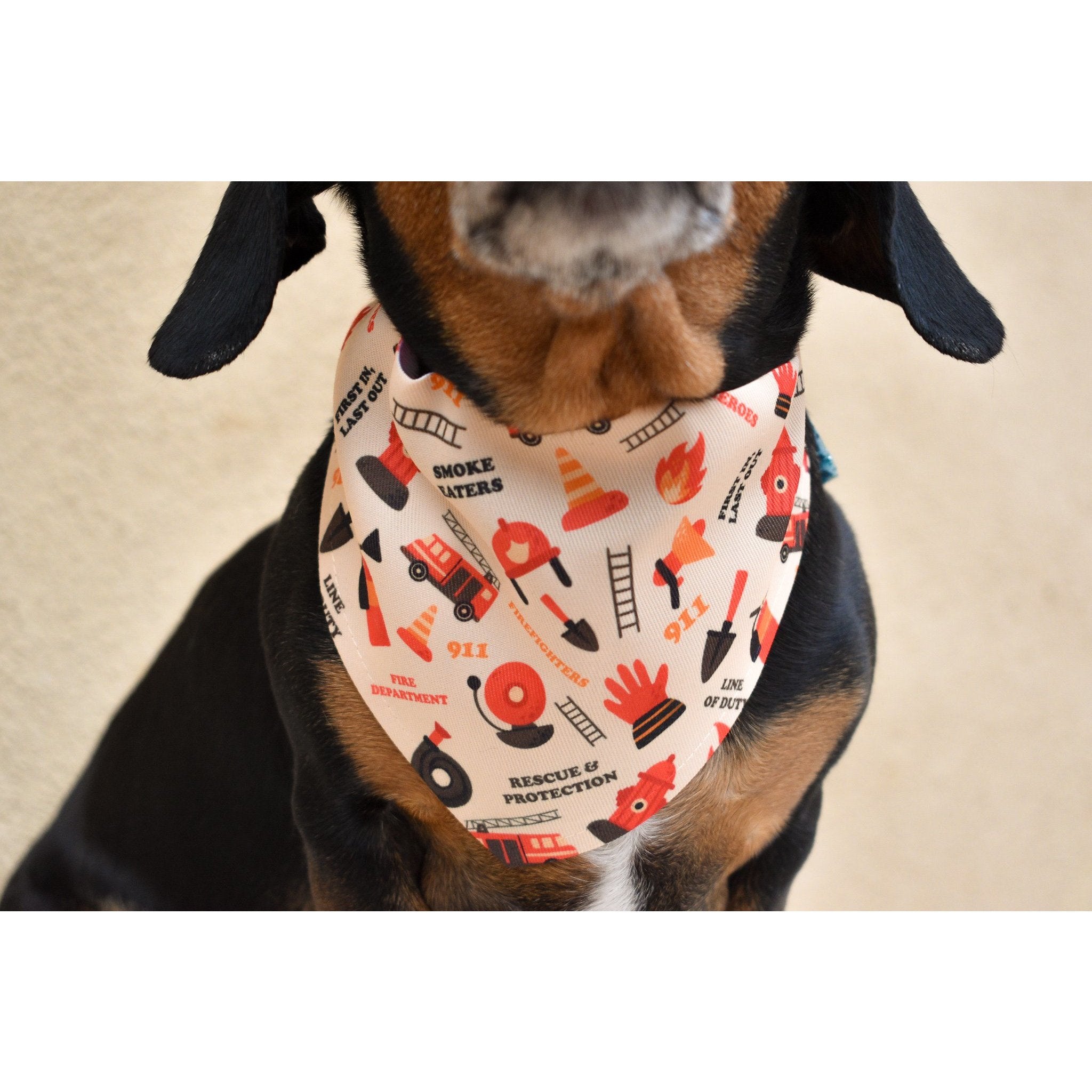 Bandana de Perro Estilo Bombero | Accesorio Divertido y Cómodo para Mascotas